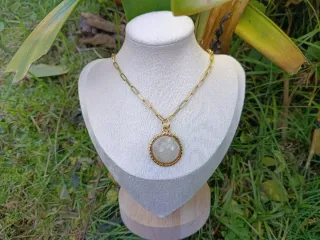 Collar Pétalo Orquídea natural resina