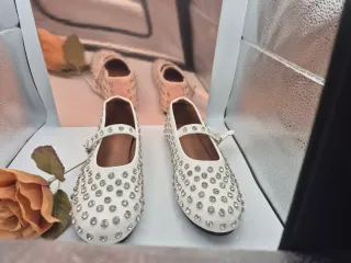 Zapatos blancos pedrería talla 39