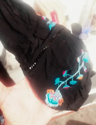 Vestido largo bordado Zara