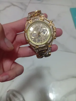 Reloj Guess Dorado con Cristales