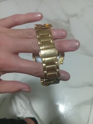 Reloj Guess Dorado con Cristales