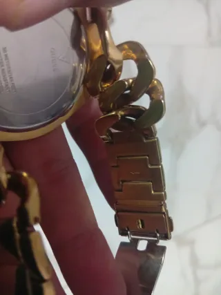 Reloj Guess Dorado con Cristales