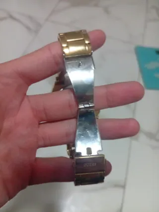 Reloj Guess Dorado con Cristales