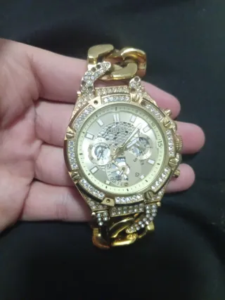 Reloj Guess Dorado con Cristales