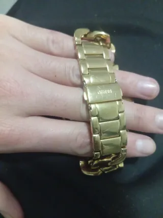 Reloj Guess Dorado con Cristales