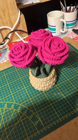 Vaso con 3 Rose Fucsia 3D