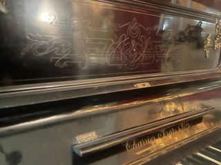 Piano antiguo  muy bien cuidado neceeitq afinarse