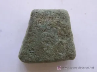 TRACIA. AMULETO COLGANTE. HACHA. SIGLO VI-IV AC