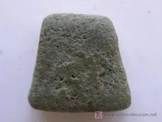 TRACIA. AMULETO COLGANTE. HACHA. SIGLO VI-IV AC