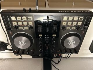 Controladora DJ Traktor S2 Mk2