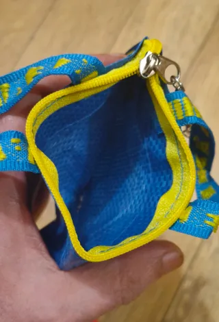 Monedero llavero IKEA azul y amarillo