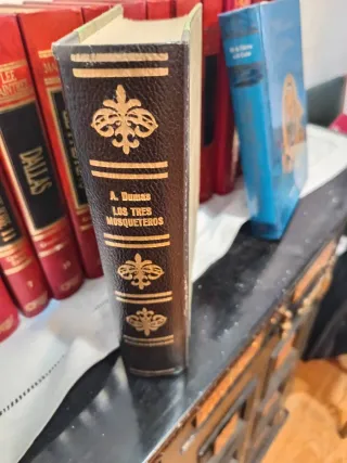 Vendo 4 libros ,tapa dura.