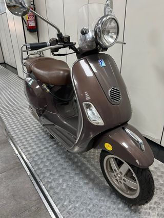 Vespa LXV 125 ie VIE DELLA MODA