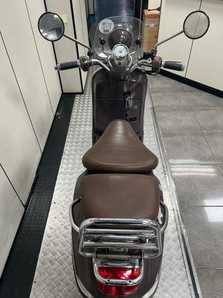 Vespa LXV 125 ie VIE DELLA MODA