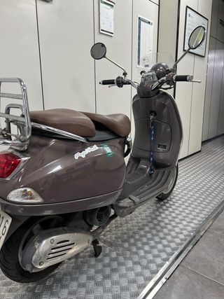 Vespa LXV 125 ie VIE DELLA MODA