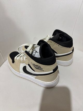 Nike Jordan 1 Beige y Negro
