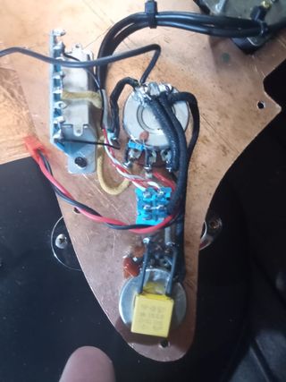 Guitarra Tenson HH Stratocaster modificada