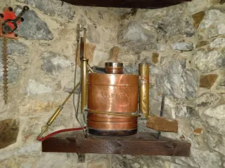 Fumigadora de cobre y latón vintage.