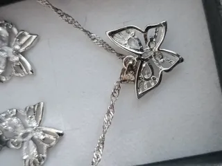 Conjunto collar y pendientes mariposa