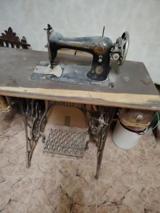 Máquina de coser Singer antigua