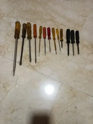 Lote 13 destornilladores. 9€ los 13.