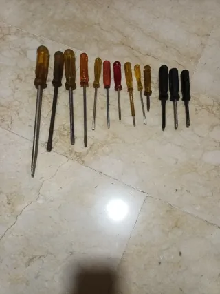 Lote 13 destornilladores. 9€ los 13.