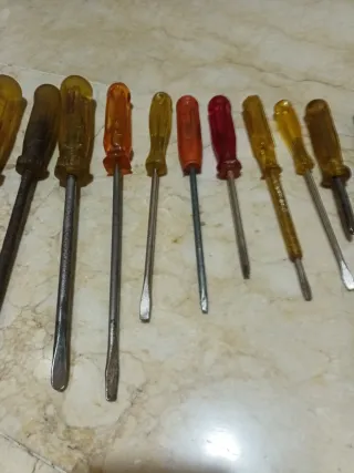 Lote 13 destornilladores. 9€ los 13.