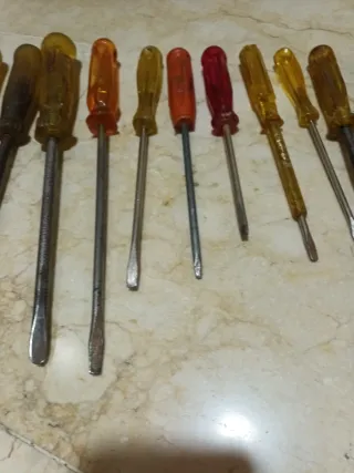 Lote 13 destornilladores. 9€ los 13.