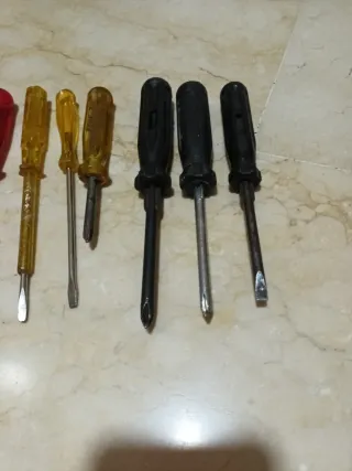 Lote 13 destornilladores. 9€ los 13.