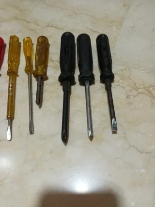 Lote 13 destornilladores. 9€ los 13.