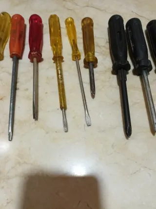 Lote 13 destornilladores. 9€ los 13.