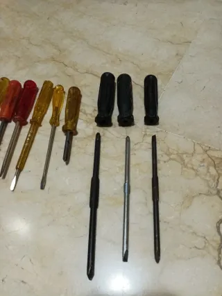 Lote 13 destornilladores. 9€ los 13.