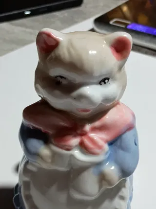 Figura Gata Porcelana Vintage Mandil