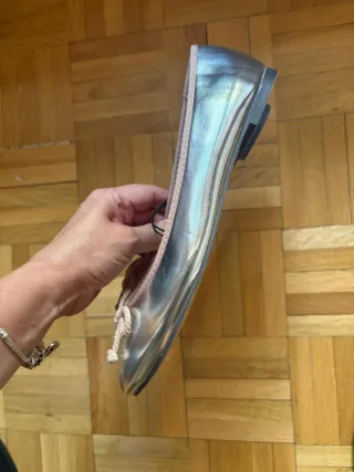 Manoletinas Sfera plateadas con lazo rosa