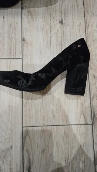 Zapatos de tacón negros