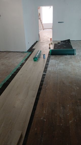 Montador suelo vinílico, tarima flotante