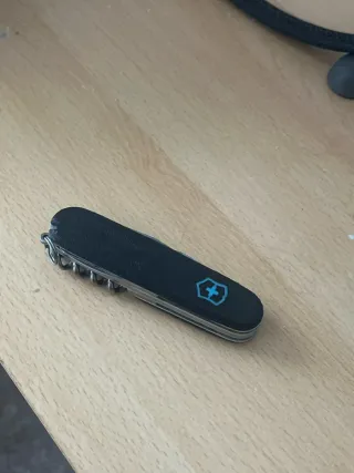 Cachas Carbono Navaja Suiza 91mm Logo