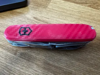 Cachas Carbono Navaja Suiza 91mm Logo