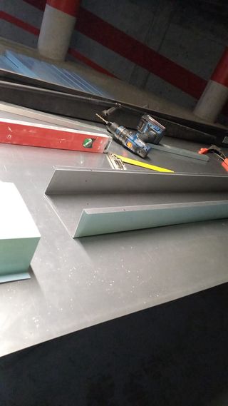 Canalón aluminio para muros