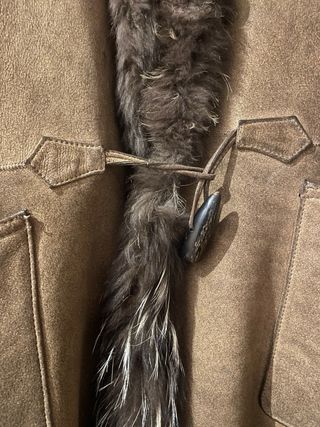 Parka larga piel mutón con capucha. Piel int./ext.