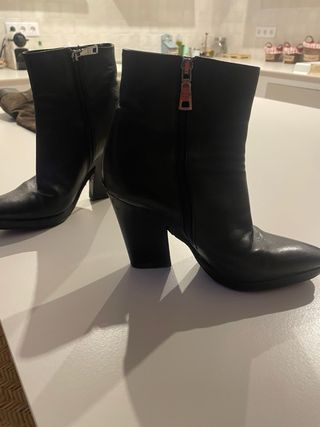 Botines Prada Piel Negra