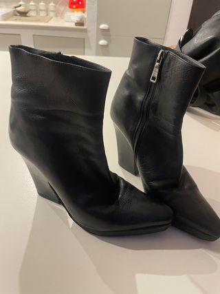Botines Prada Piel Negra