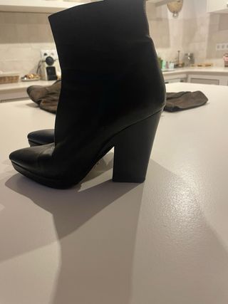 Botines Prada Piel Negra