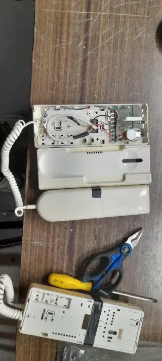 3 citofoni Urmet 1130/16