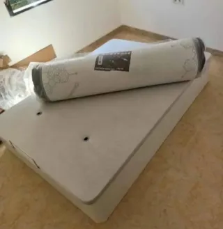 Canapes, colchónes, Somieres, basé, cabezales.....