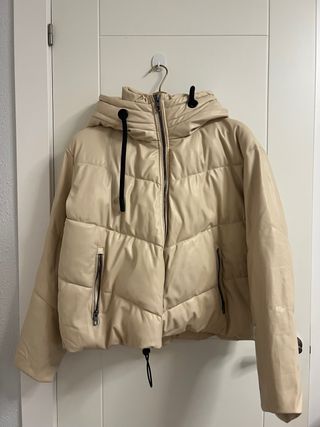 Abrigo acolchado Zara beige