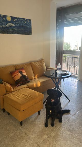 Sofá con puff estilo chaise longue