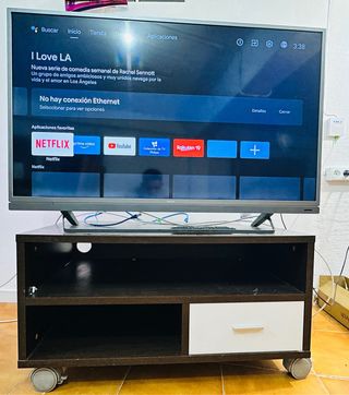 Mueble TV marrón y blanco