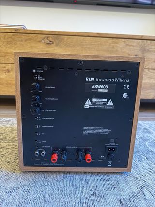 Altavoz Bowers & Wilkins ASW608