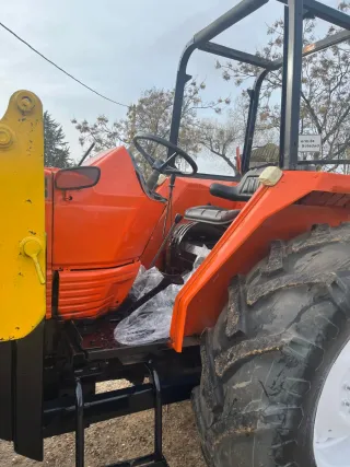 Tractor Kubota M7950dt con pala